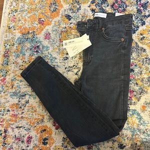 NWT Zara Jeans. Size 4, black. High rise, skinny
